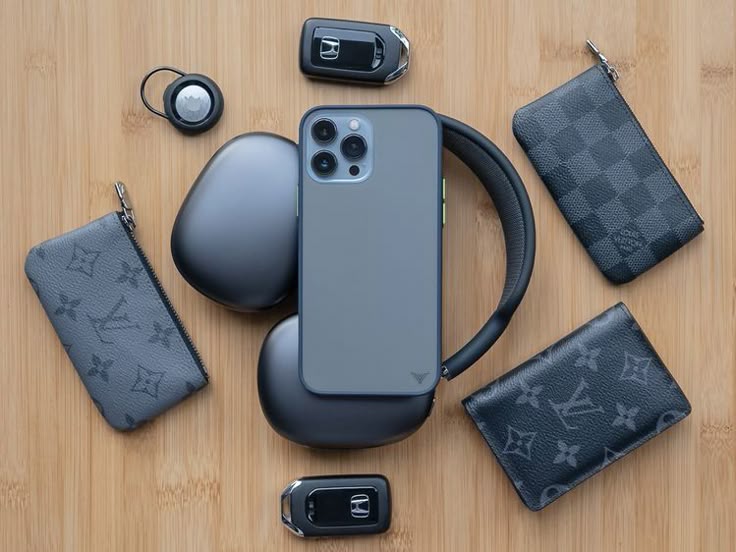 PHONES & ACCESSORIES
